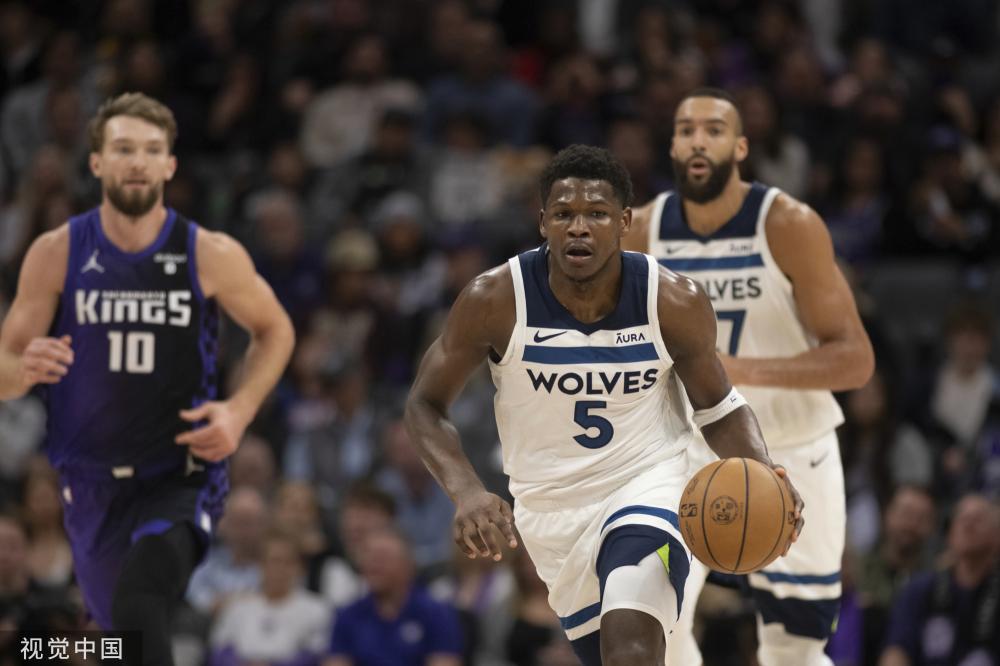 王曼昱／蒯曼夺得WTT新加坡大满贯女双冠军人民日报客户端.