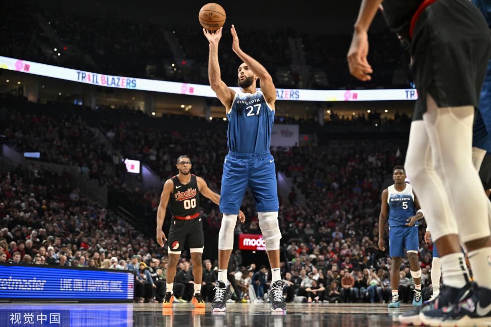 邮报：谢什科对曼联与纽卡都表达过兴趣，但他稍微倾向于红魔.