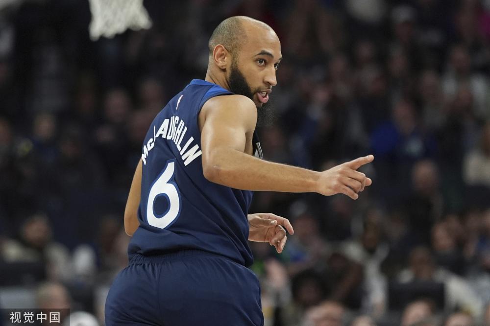 詹姆斯关键失误，基迪中场三分压哨绝杀，湖人全队落寞离场.